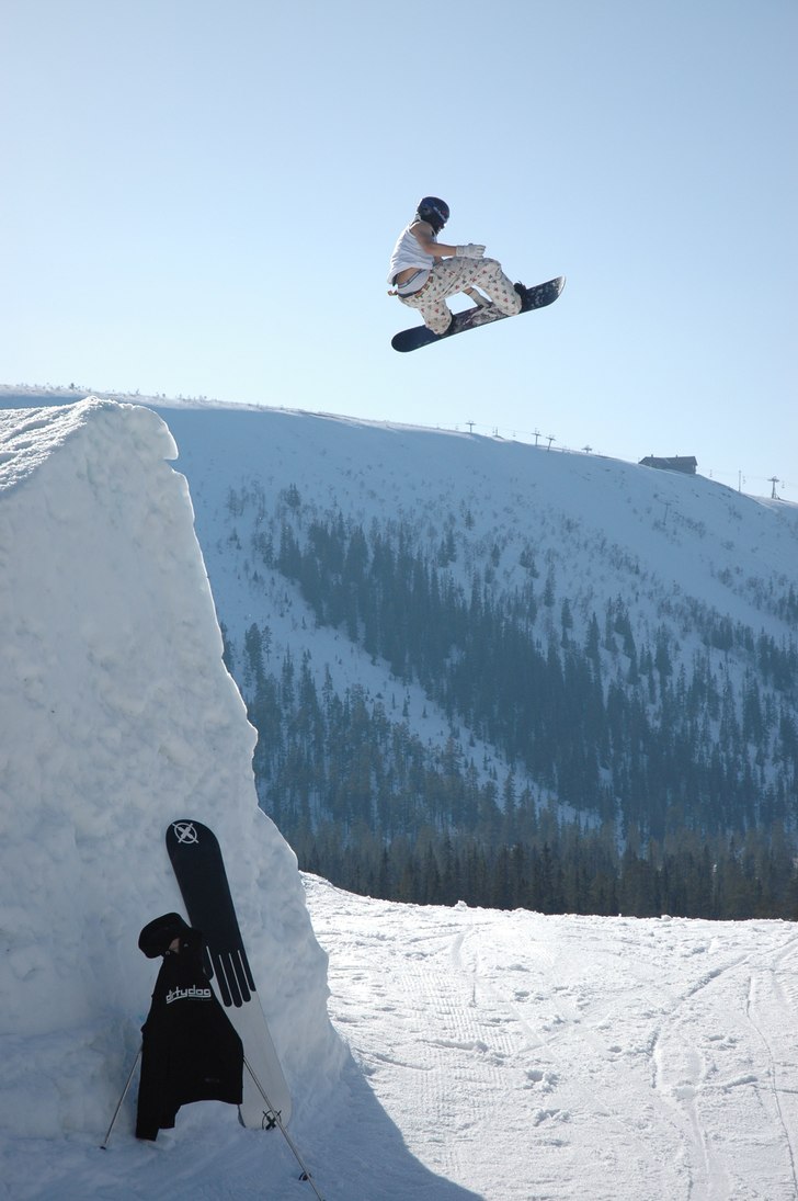 Bs 5 mute! Kan vara ett av de skönaste tricken. Foto: Daniel Rönnbäck. Åkare: Jocke Hammar.