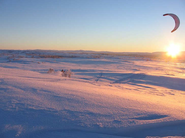 Kiting när det är som vackrast.. Foto: Thorbjörn "Tobas" Johansson. Åkare: Ville Berg - Malmborg.