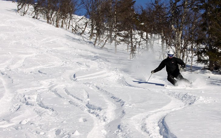 I kanten av "vargstupet".. Foto: Ogge. Åkare: Jag.