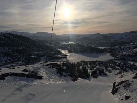 Søndag 9 april
Alle heiser og nedfarter er åpne .
