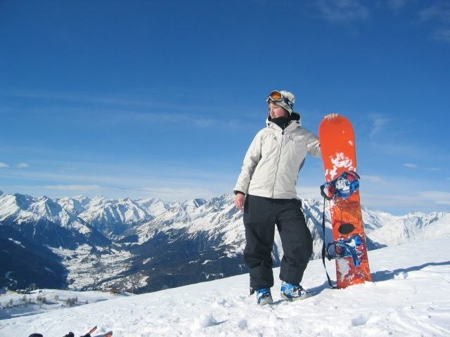 Vid snowboarden.... Foto: cilla. Åkare: Emelie.