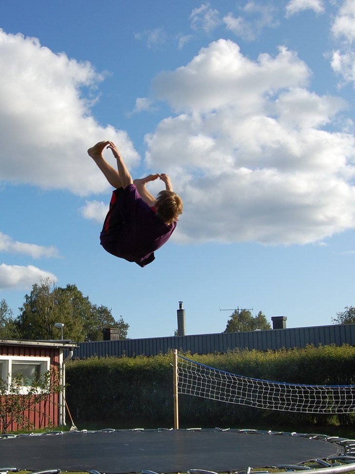 kör lastbil och når precis med vänster handen s. Foto: broder. Åkare: pontus.