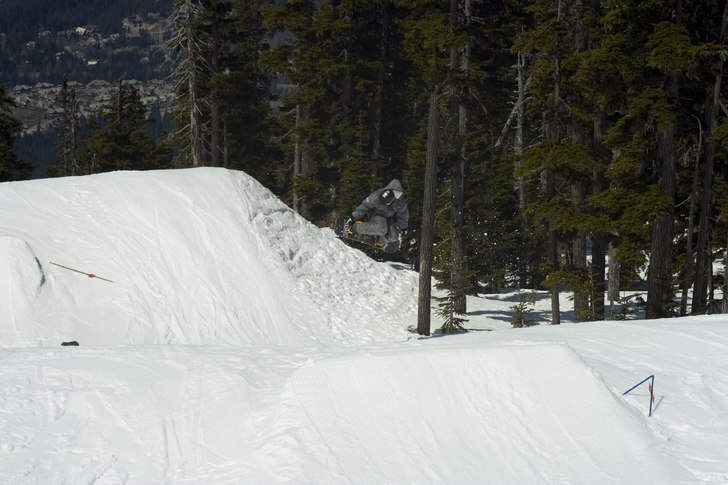 Slänger iväg en frontside 540 "tail"gr. Foto: Per Nyberg (pnyberg). Åkare: Emil Rydell.