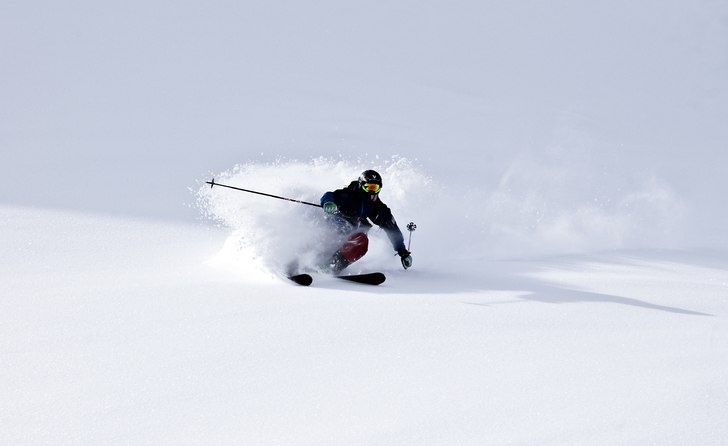 Niklas laddar på en fet sväng i Val Pintga. Foto: Fredrik Bergqvist. Åkare: Niklas Rantzow.