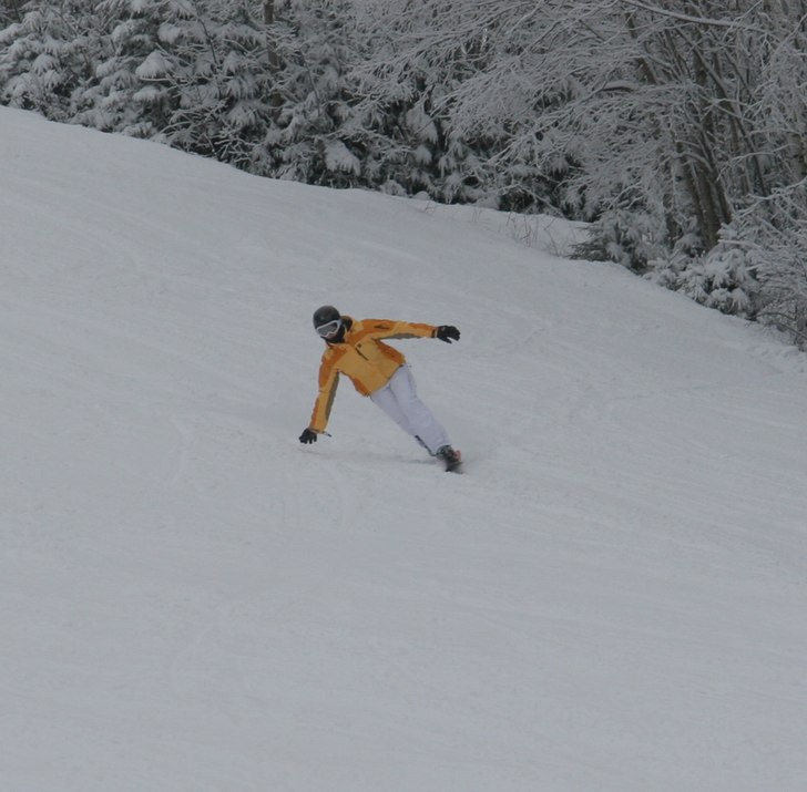 Victoria kör stenhårt på Skwal! Thias 173F. Foto: Dan Rudhag. Åkare: Victoria Jonassen.