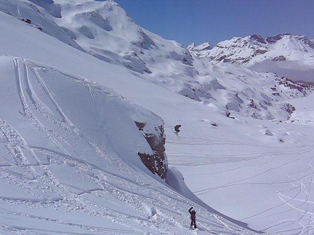 Maybe my biggest cliffdrop so far!. Foto: Rudy. Åkare: Stormriderdp.
