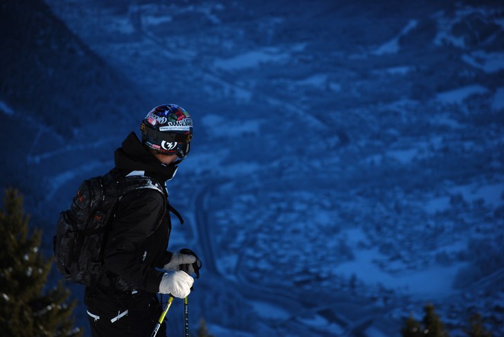 challe blickar ut över dalen i cham. Foto: Eric Westling. Åkare: Challe.