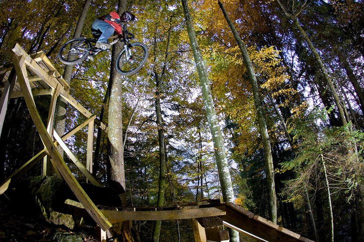 En dag på Death track. Foto: Oskar Enander. Åkare: Patrik Leidstedt.