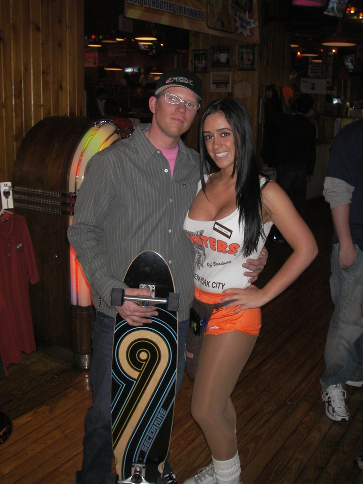 Efter en fet dag på gatan måste man ju släcka t. Foto: Markus Fredlander. Åkare: Andreas Jacobsson.