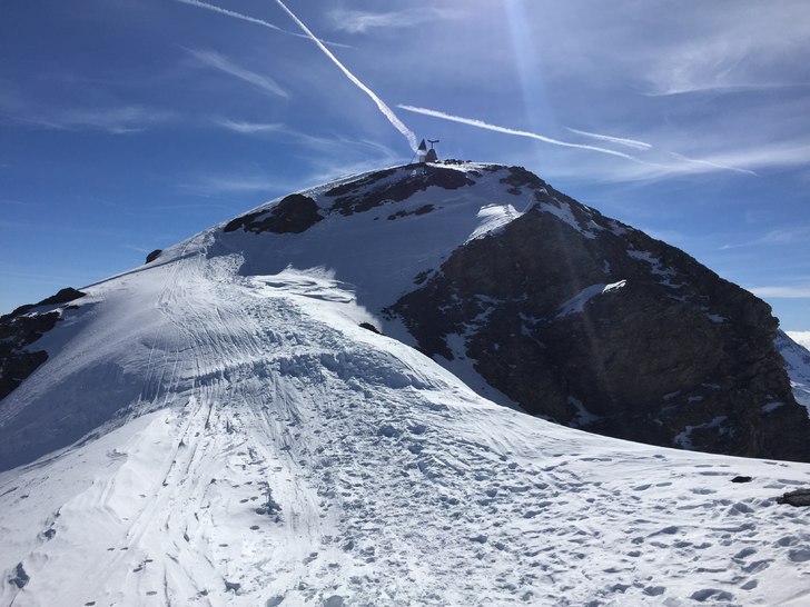 Blick från skiddepån mot toppen.