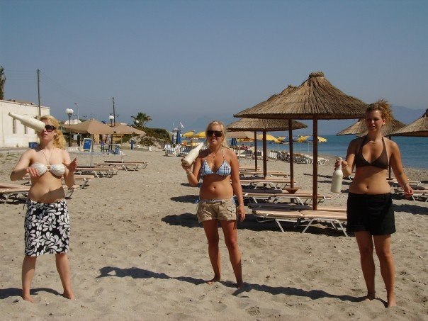 Flair på stranden, kan man aldrig öva för lite . Foto: Emily Granell.