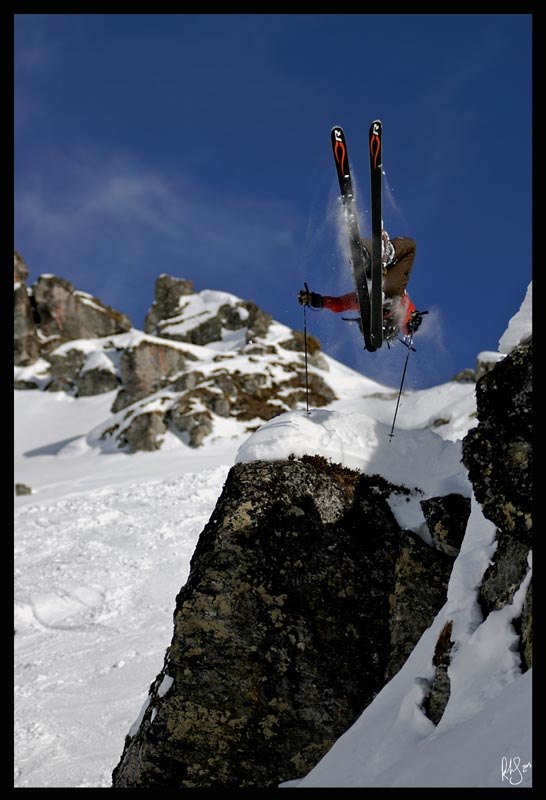 As he goes off the cliff Anders realises that he h. Foto: Rob Hamilton-Smith. Åkare: Anders.