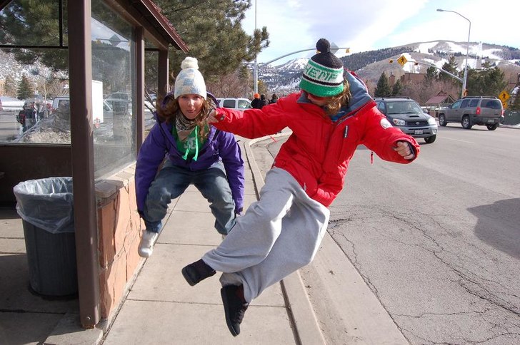Grab og drit på buss-stoppen. Foto: gu.