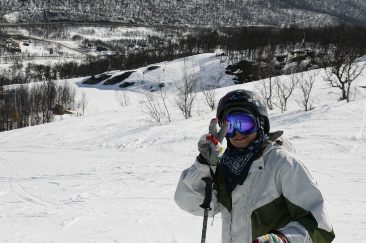 jag smilar för kameran. Foto: olle nyblaeus. Åkare: kalle mårtensson.