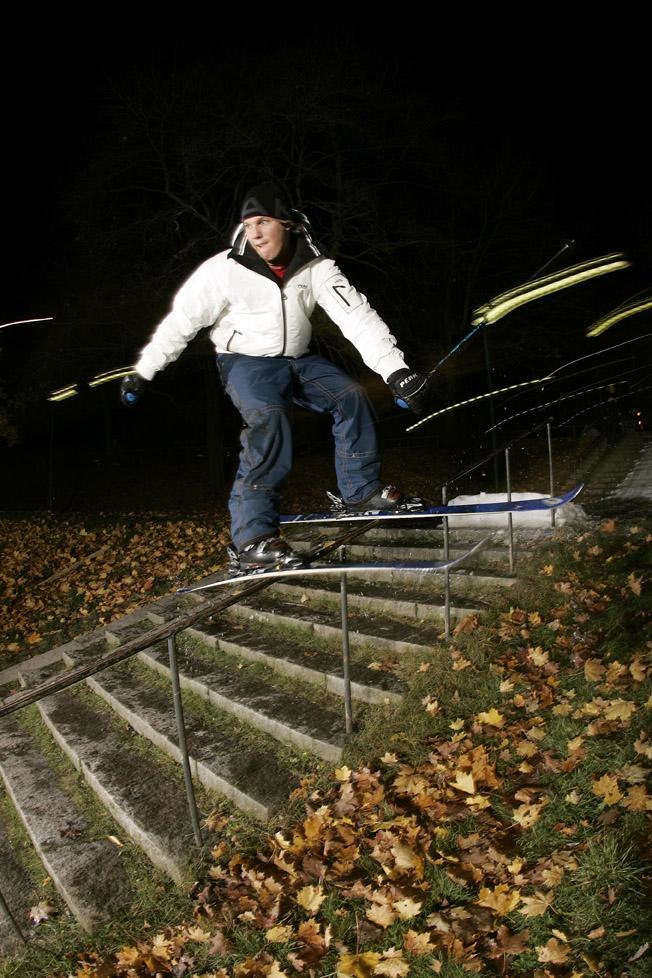 Den railbild vi tog till slitz skidmodereportage. Foto: James Holm. Åkare: Gustav Olin.