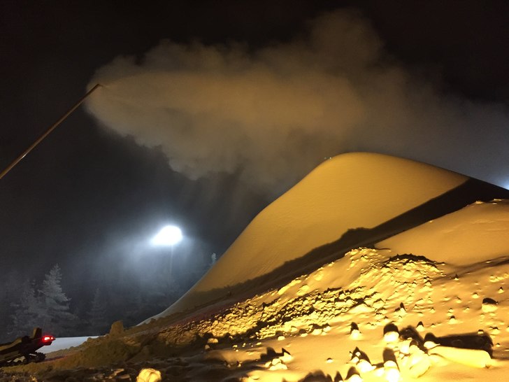 Nå blir det produsert snø i hovedbakken
Ved avst.