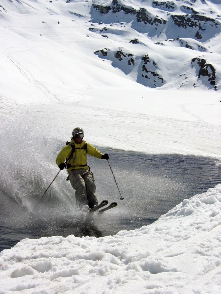 alltid lika roligt att kötta på över sjön när. Foto: Peter Subán. Åkare: Linus Hougland.