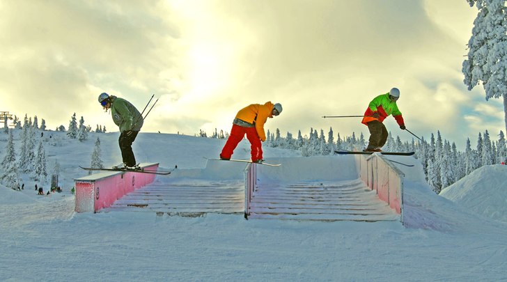Vi körde lite paralell rail åkning. Foto: Joakim Rosén. Åkare: Jeppenator, Chrille och Oskar.