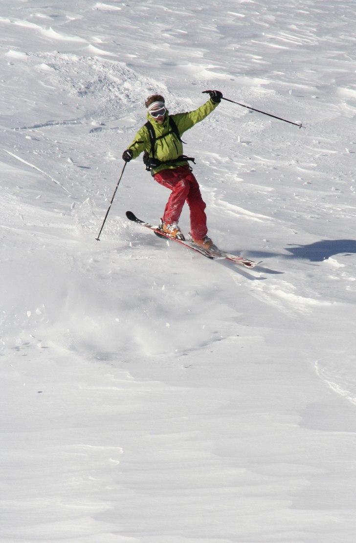 Ingen ny snö på två veckor.
Vad gör man?
Man. Foto: Henrik Karlsson. Åkare: Emil ``Emilio´´ Persson.
