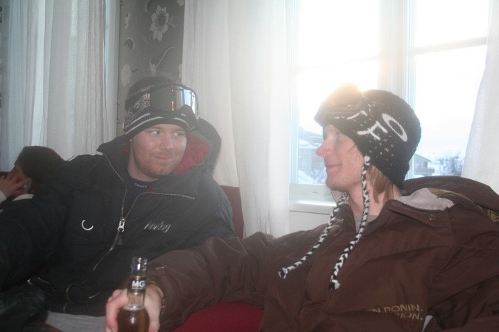 chill på meterologen. jag o Jeppe. Foto: Olle Karlsson. Åkare: Ola o Jeppe.