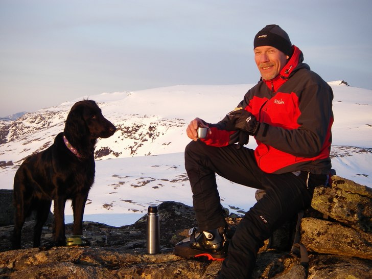 En kopp kaffe med utsikt!. Foto: Jonny Öhrn. Åkare: Mats Mäki (Filur är sugen på äppelkaka ).
