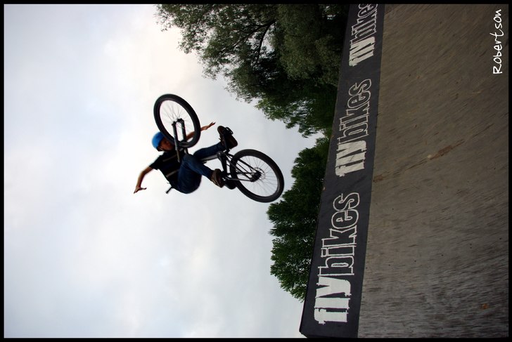 tuck no hand i spine. Foto: carl robertson. Åkare: anton thelander.