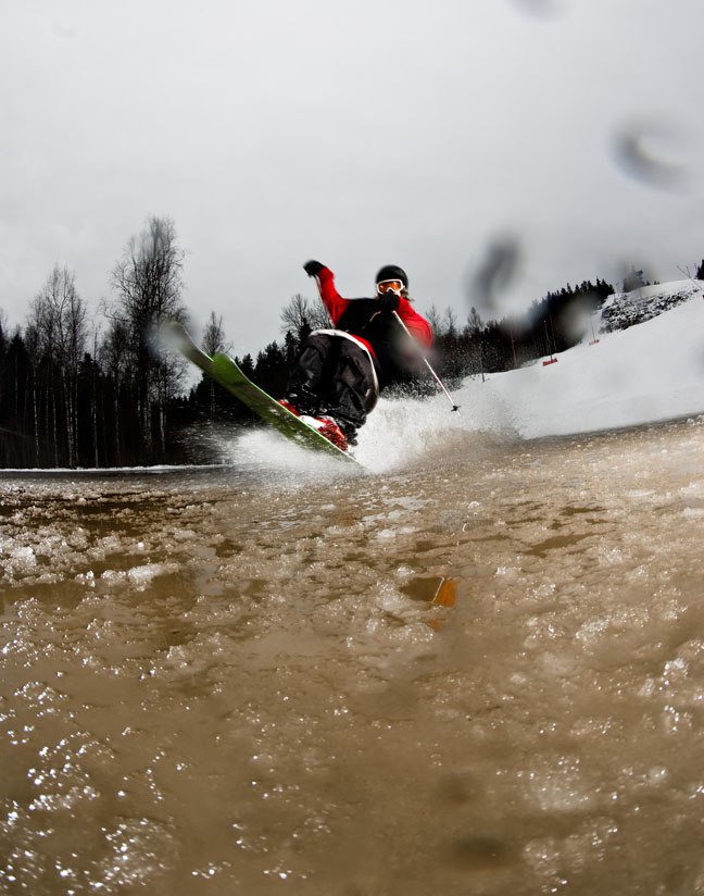 När snön smälter blir det vatten och då börja. Foto: Björn Rosengren. Åkare: Eric Johansson.