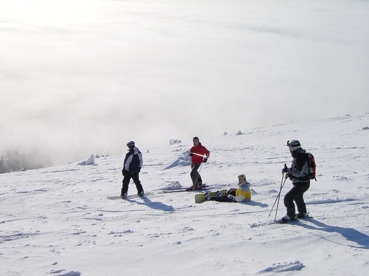 Stenhård snö, men fin utsikt!. Foto: Fajer Wennerberg. Åkare: Filip Eriksson, Niklas Klinspor, Linus Ektén, Viktor Lager..
