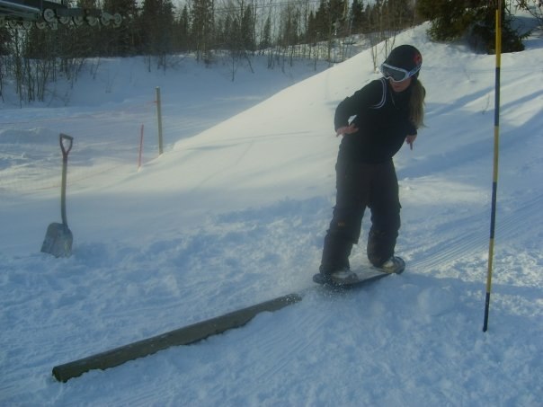 snowskate awesome!. Foto: Jake. Åkare: Erica.