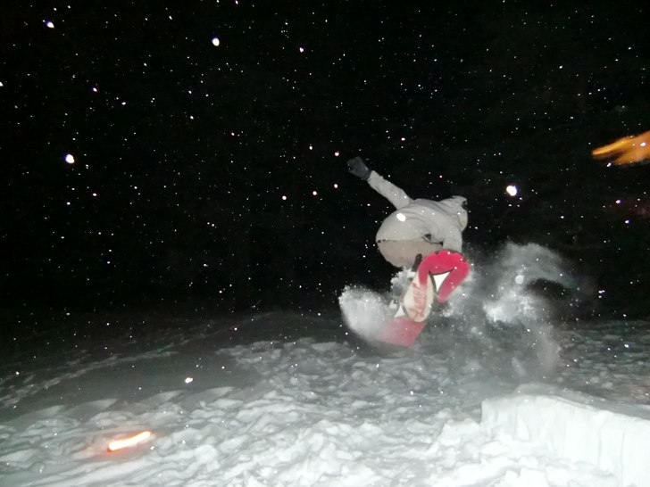 En Fs 180° Indy Grab

Night Sesion . Foto: Göran. Åkare: Samuel Lundh.