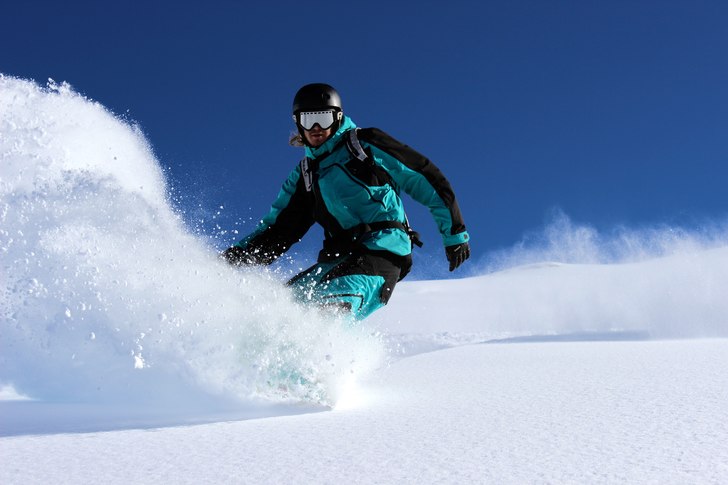 En härlig puderdag i slutet av januari på baksid. Foto: Erik Schnitzler. Åkare: Wictor Bengtsson.