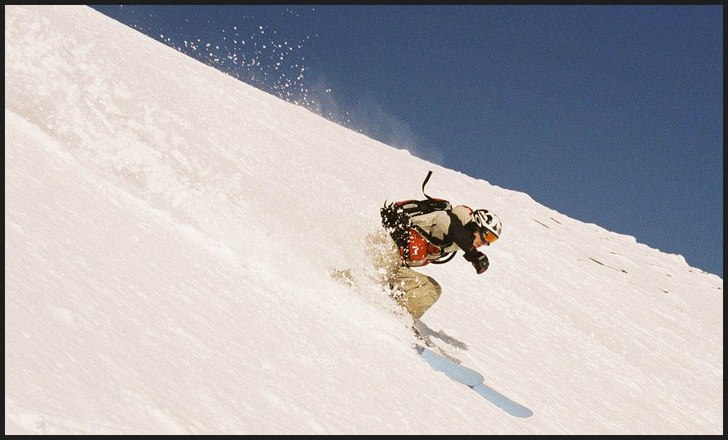 Heli-ski utför Helags, Sveriges högsta fjäll s�. Foto: David Samuelson. Åkare: Nils von Heijne.