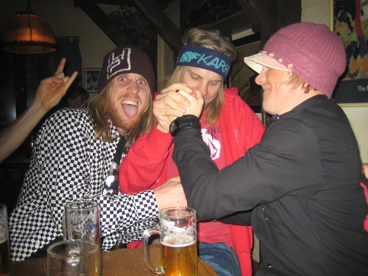 Underbar kvällsåkning. Foto: Karna Winballe. Åkare: Jonas Edvardson, Tompa Kofot och Klas.