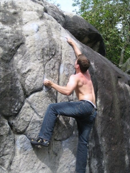 Bouldring i Fountainbleu, La Marie Rose 6A. Foto: Edmund Markey. Åkare: Thor-Björn Käck.