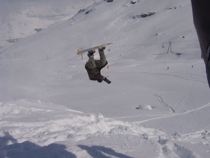 killen har stått på bräda i två dagar , kan in. Foto: Robin Lidbom. Åkare: Fabian Karlsson.
