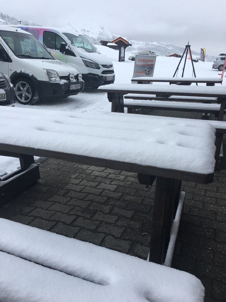 God søndag
3-4 cm med nysnø og -4! Fine forhold .