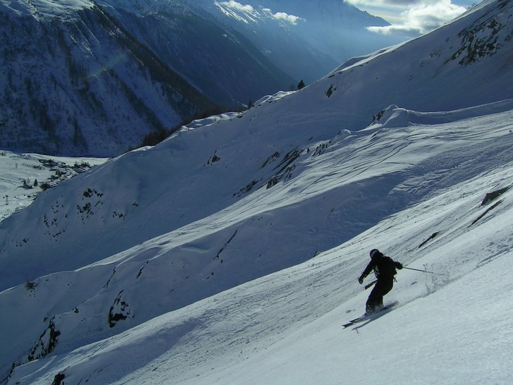 några.svängar.ner.mot.botten.av.Le.Tour. Foto: Lawrie. Åkare: j.sturesson.