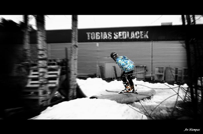 Hampus fotar och redigerar, tack Hampus!. Foto: Hampus Ågren. Åkare: Tobias Sedlacek.