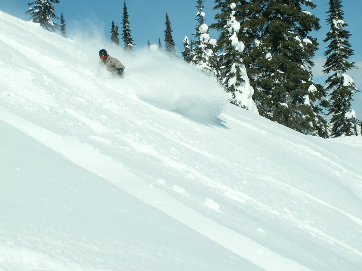 En dag efter ett jätte dump i mars med puder till. Foto: Filip Eriksson. Åkare: Carl Bromarker.