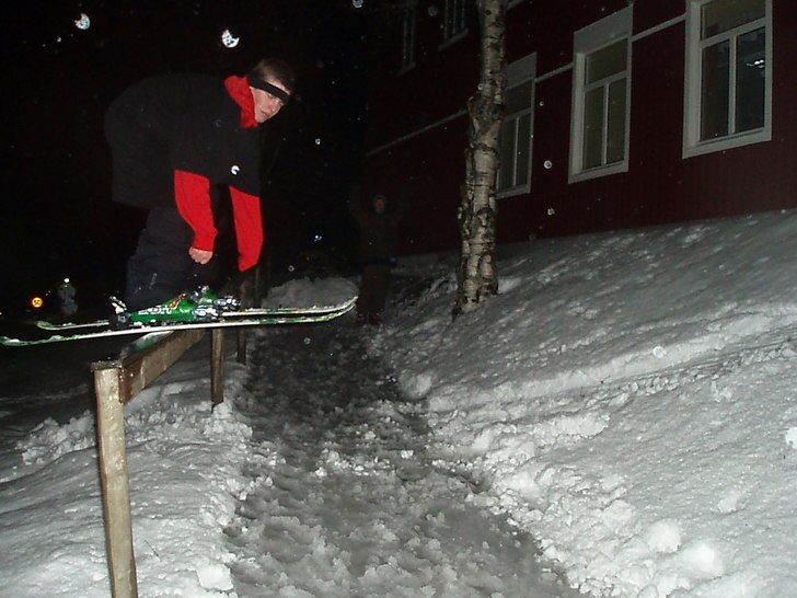 en kväll på skolan, skönt rail utom att det har. Foto: Victor Salén a.k.a le phoque. Åkare: Henrik Harlaut a.k.a e'dollo.
