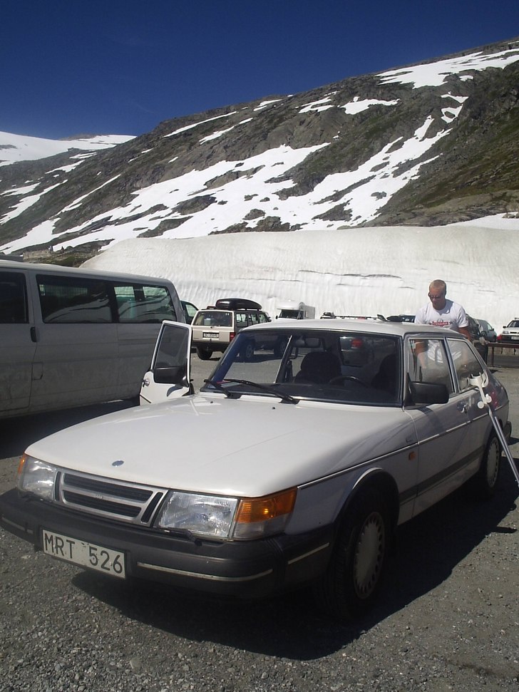 en bild på en vit bil och mig...

 ooO gissa va. Foto: antersi longkstokk. Åkare: martain.