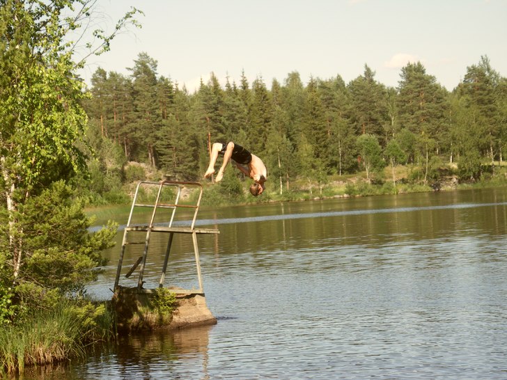 Backflip fårn hopptornet. Foto: Bill Lundberg. Åkare: Jack Lundberg.