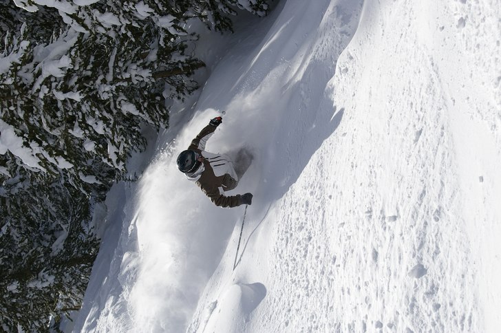 fina svängar i fint puder in the backcountry. Foto: Maria Lundin. Åkare: Brian Corbellini.