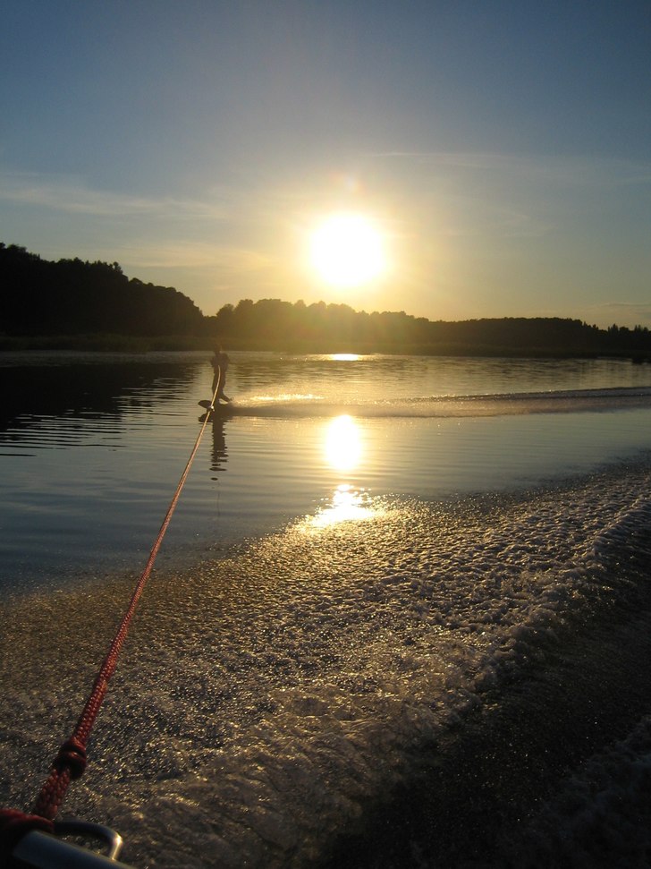 En underbar kväll; 25 grader i luften, inte mkt k. Foto: Erik Burman. Åkare: Christoffer Eriksson.