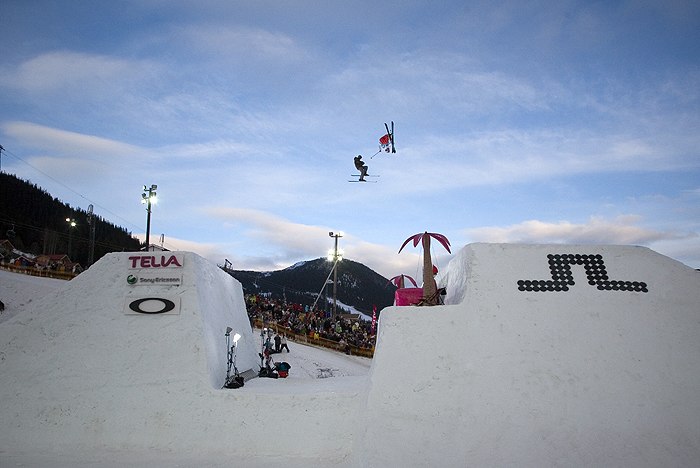 Att filma followcam i ett sånt feettt hopp kräve. Foto: Jörgen Nilsson. Åkare: Simon Dumont/Jon Håtveit.