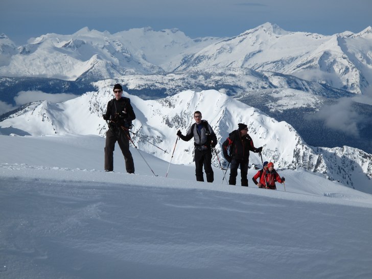 Ski Touring med Ruedi, Selkirk Mountain Experience. Foto: Martin Hansson. Åkare: Eva Hansson, Chrisitan, Jesper m.fl..