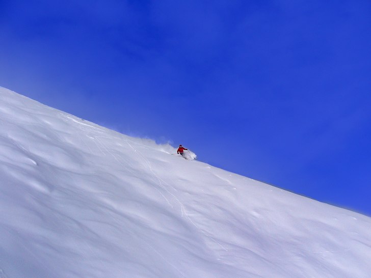 Hittade en liten orörd yta. Dock var det inte så. Foto: Nils Hallgren. Åkare: Mattias Mekan Fredler.