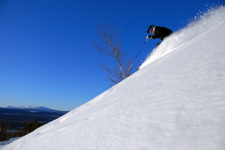 Petter har hittat en fin line i Björnrike!. Foto: Erik Hammarsten. Åkare: Petter Elfsberg.
