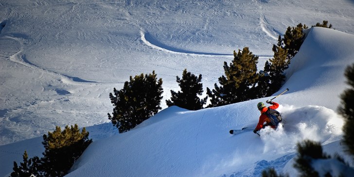 Först måste man ta sig ner för en mindre rolig . Foto: Björn Bonthron. Åkare: Joakim Bergqvist.