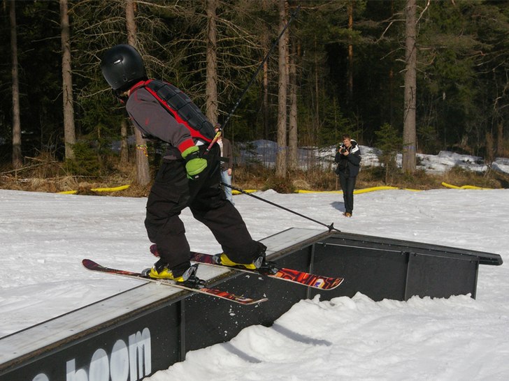 Emil under vårat railjam på slutet av dagen! Bra. Foto: Daniel Roos. Åkare: Emil Löräng.